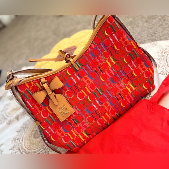 Carolina Herrera Vibrant CH luxury Shoulder Bag - Picture 2 of 16
